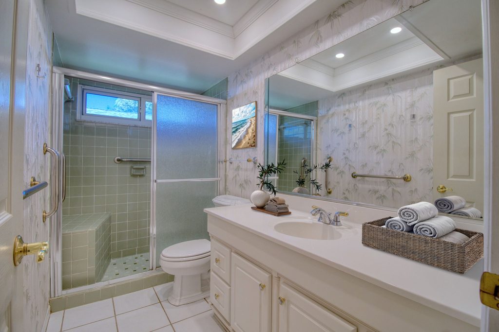 5a bathroom 2 V